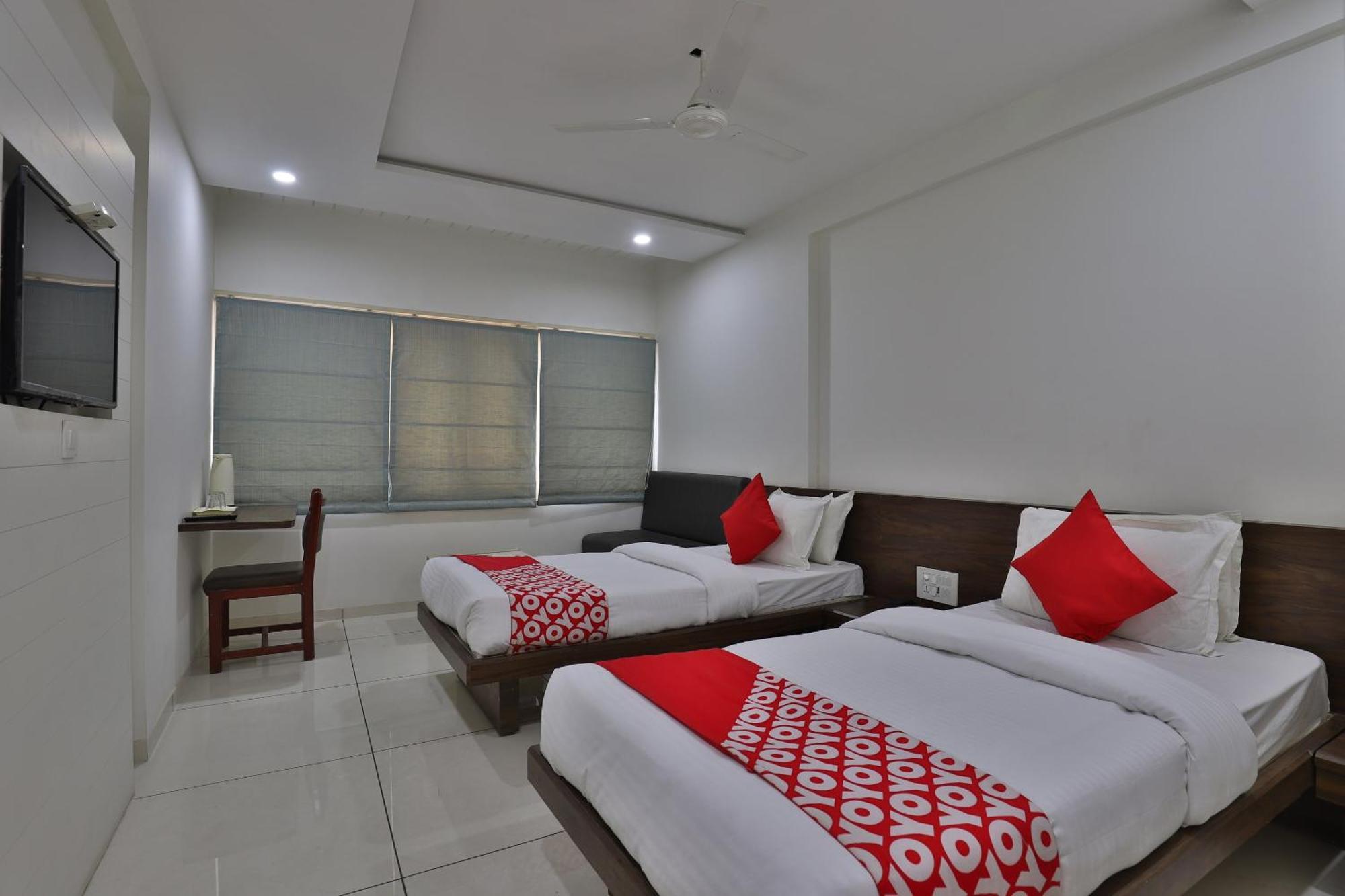 Collection O Panchsheel Hotel Vadodara Exterior photo