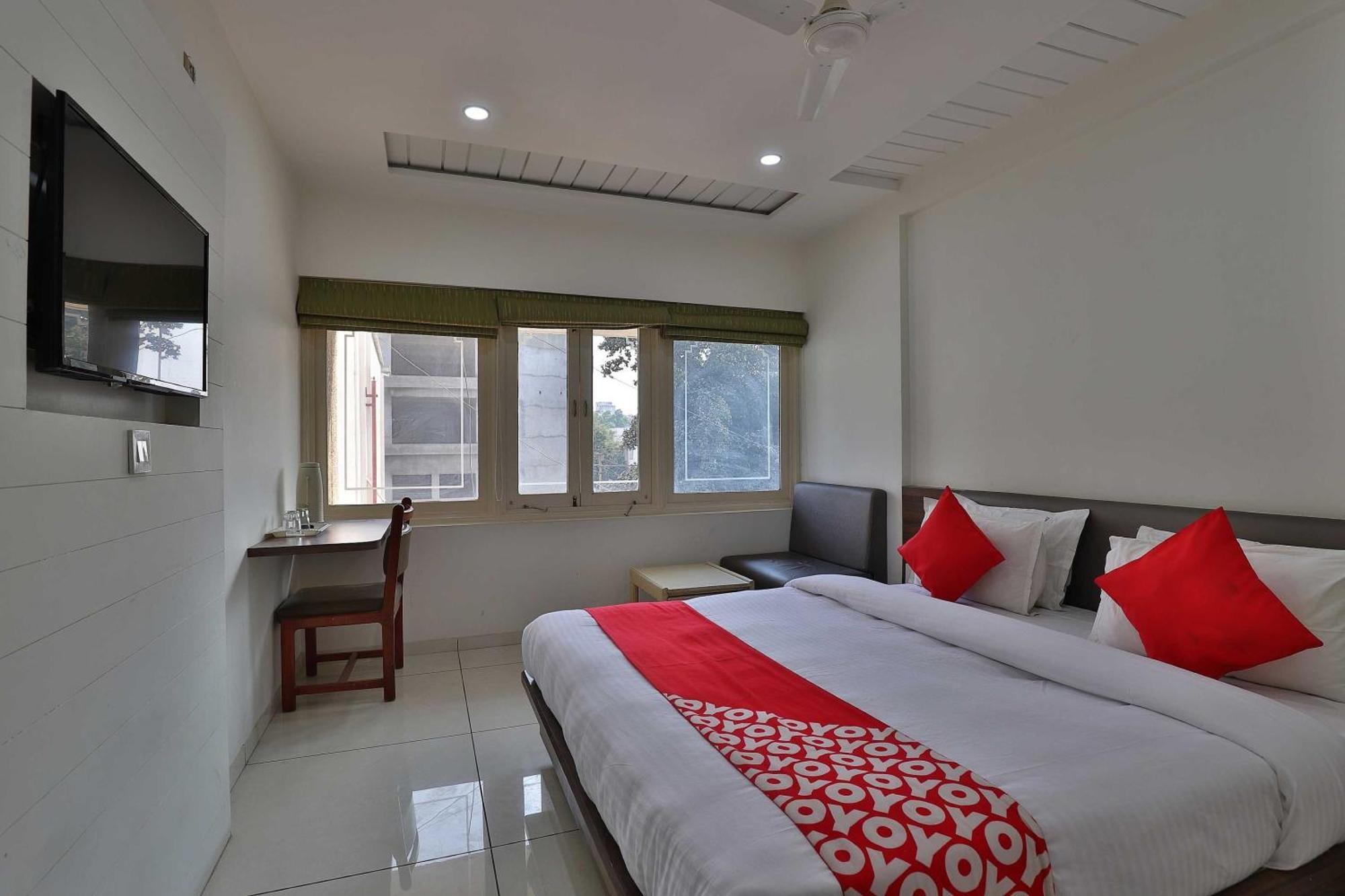 Collection O Panchsheel Hotel Vadodara Exterior photo