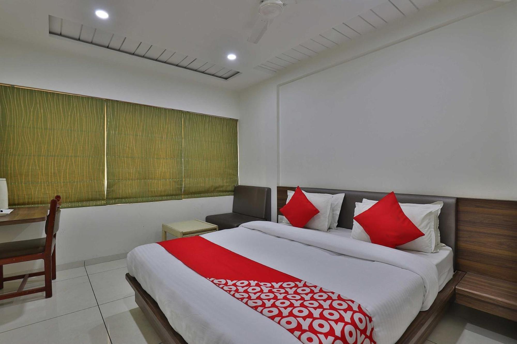 Collection O Panchsheel Hotel Vadodara Exterior photo